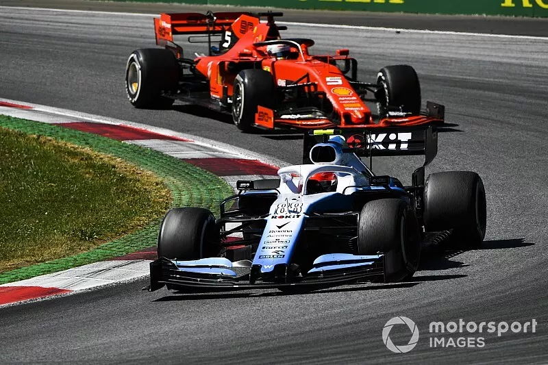 Robert Kubica, Williams FW42, leads Sebastian Vettel, Ferrari SF90