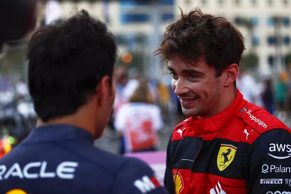 Ganador de la pole Charles Leclerc, Ferrari, Sergio Pérez, Red Bull Racing, en el Parc Ferme