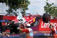 Leclerc se perdió los Libres 2 de F1 en Canadá tras un accidente