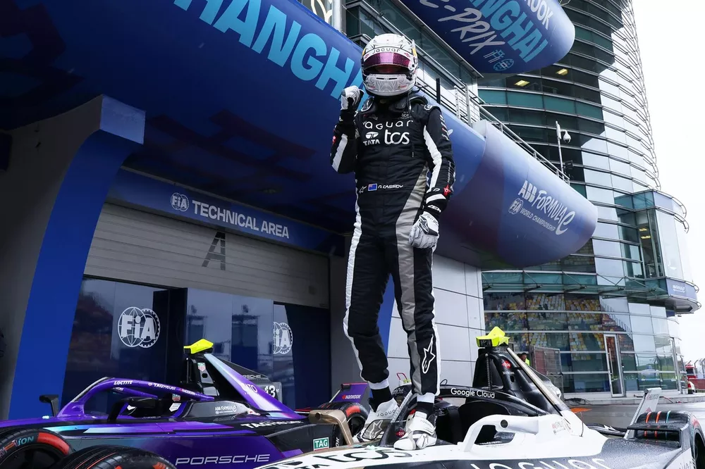 El ganador Nick Cassidy, Jaguar TCS Racing