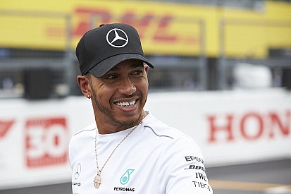 Hamilton proposes "super weekend" format shake-up for F1