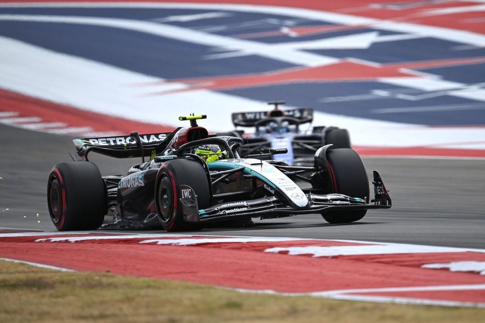 Lewis Hamilton, Mercedes F1 W15, Alex Albon, Williams FW46