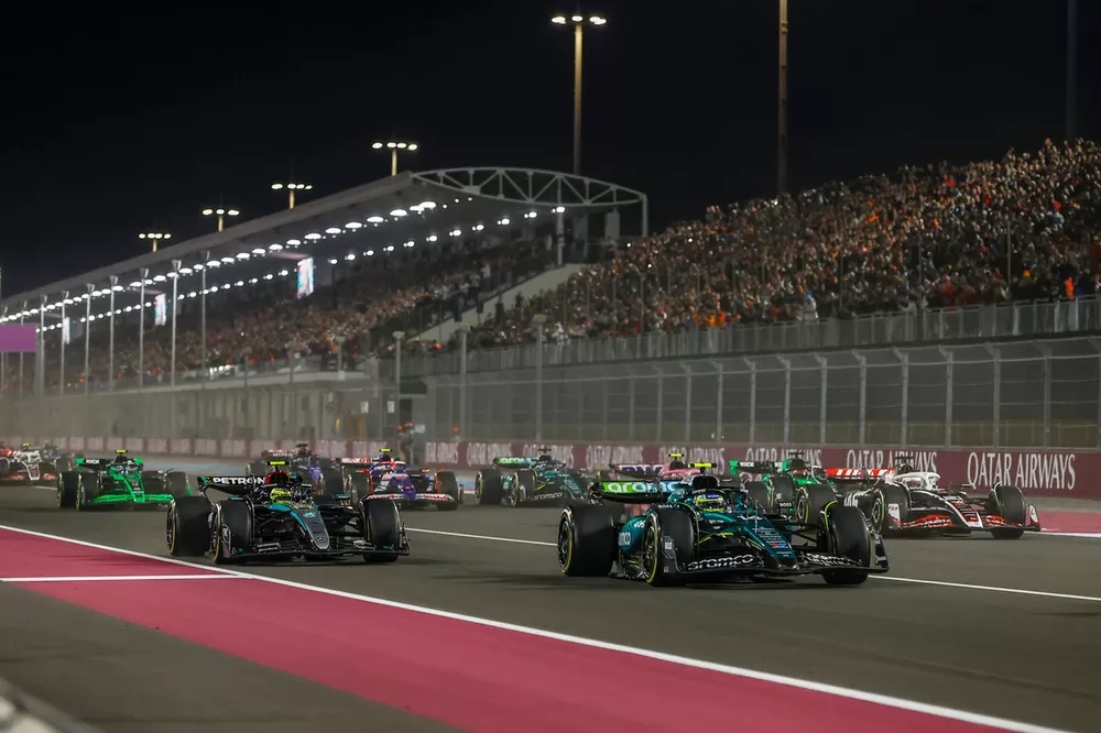Fernando Alonso, Aston Martin AMR24, Kevin Magnussen, Haas VF-24, Lewis Hamilton, Mercedes F1 W15, Valtteri Bottas, KICK Sauber C44, the remainder of the field