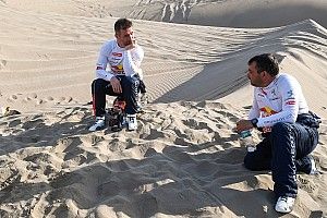El copiloto de Loeb, Daniel Elena, se fractur&oacute; el coxis en el impacto
