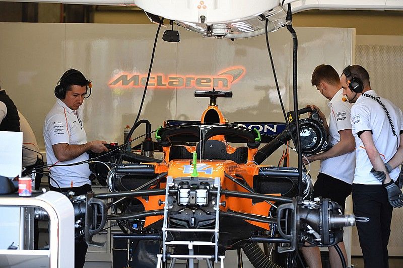 McLaren MCL33 en el garaje