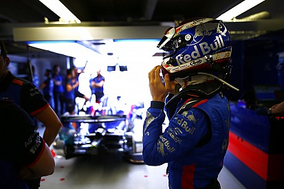 Gasly mégis az új motorral indul – az utolsó rajtsorból