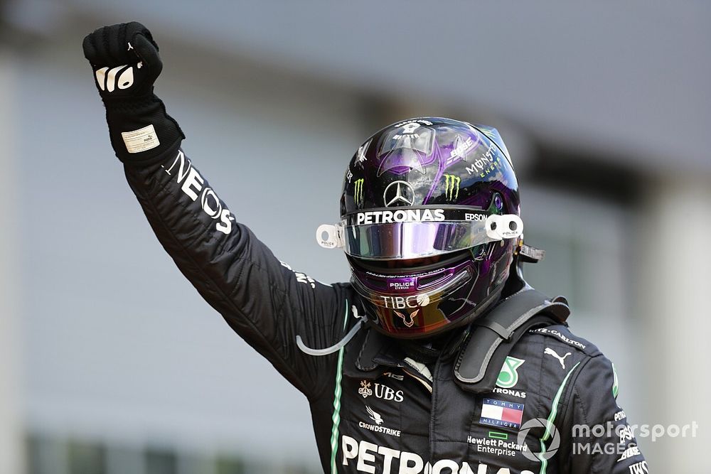 Ganador de la carrera Lewis Hamilton, Mercedes 