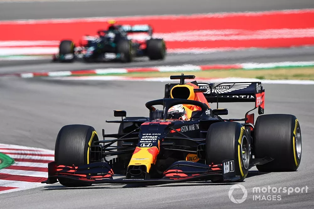 Max Verstappen, Red Bull Racing RB16, leads Valtteri Bottas, Mercedes F1 W11 