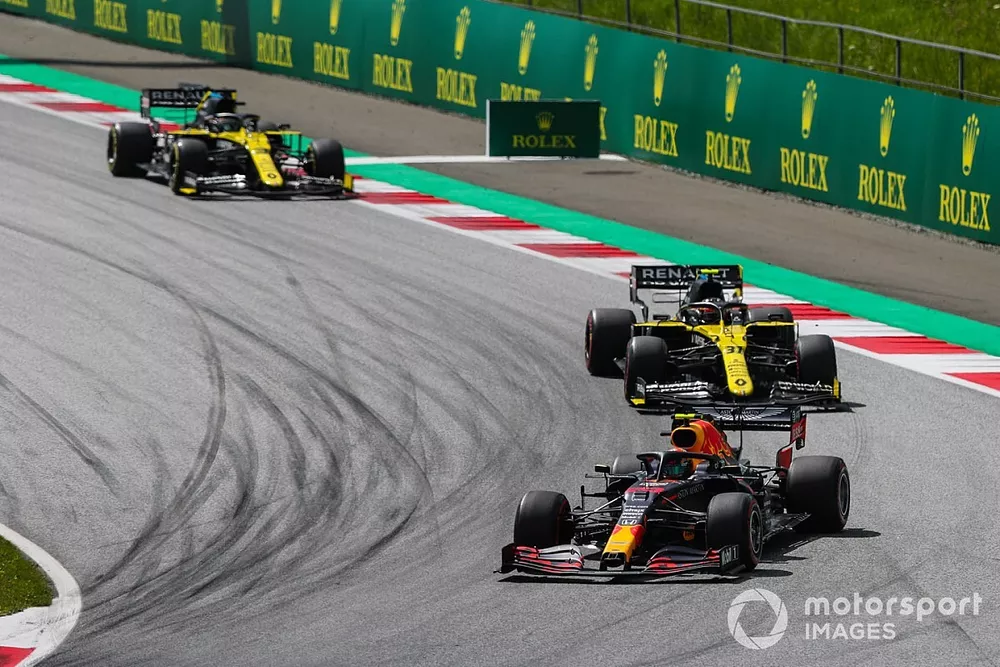 Alex Albon, Red Bull Racing RB16, Esteban Ocon, Renault F1 Team R.S.20, Daniel Ricciardo, Renault F1 Team R.S.20