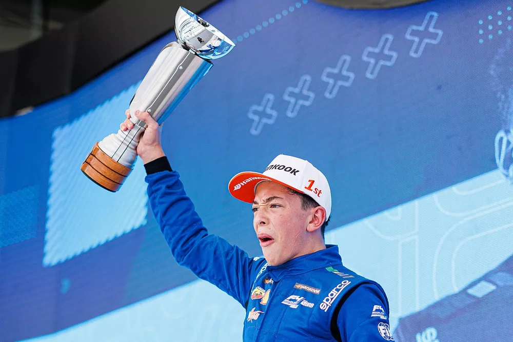 Vin&iacute;cius Tessaro