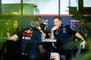 F1: FIA analisa reclamação feita contra Horner por funcionária da Red Bull