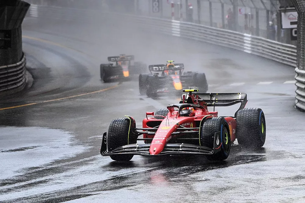 Carlos Sainz, Ferrari F1-75, Sergio Perez, Red Bull Racing RB18, Max Verstappen, Red Bull Racing RB18