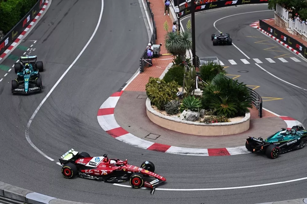 Charles Leclerc, Ferrari, Lance Stroll, Aston Martin Racing, Fernando Alonso, Aston Martin Racing