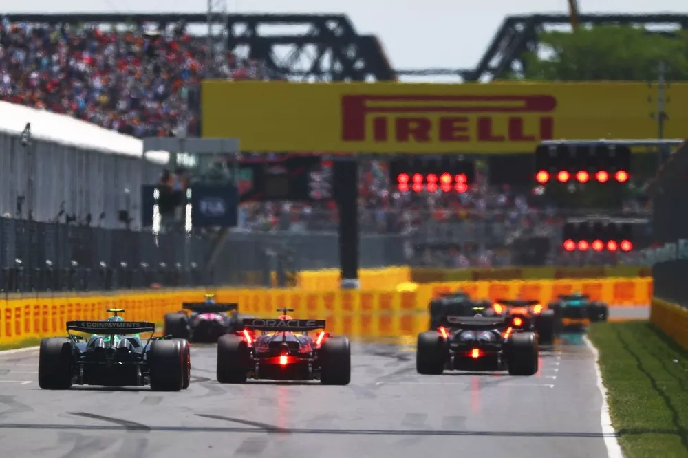 Max Verstappen, Red Bull Racing, Gabriel Bortoleto, Sauber