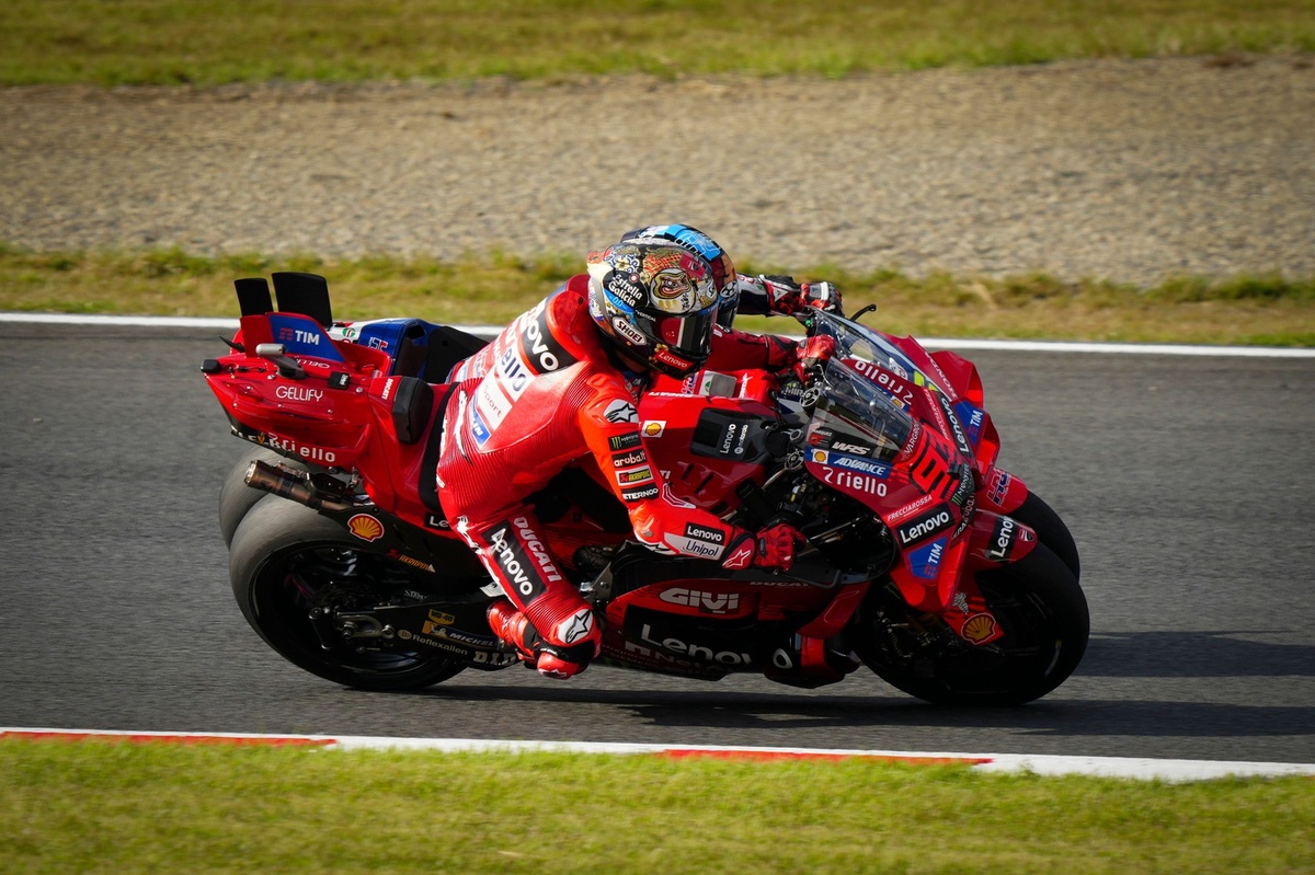 Márquez pone el champán a enfriar con el mejor tiempo en el warm up de Motegi 