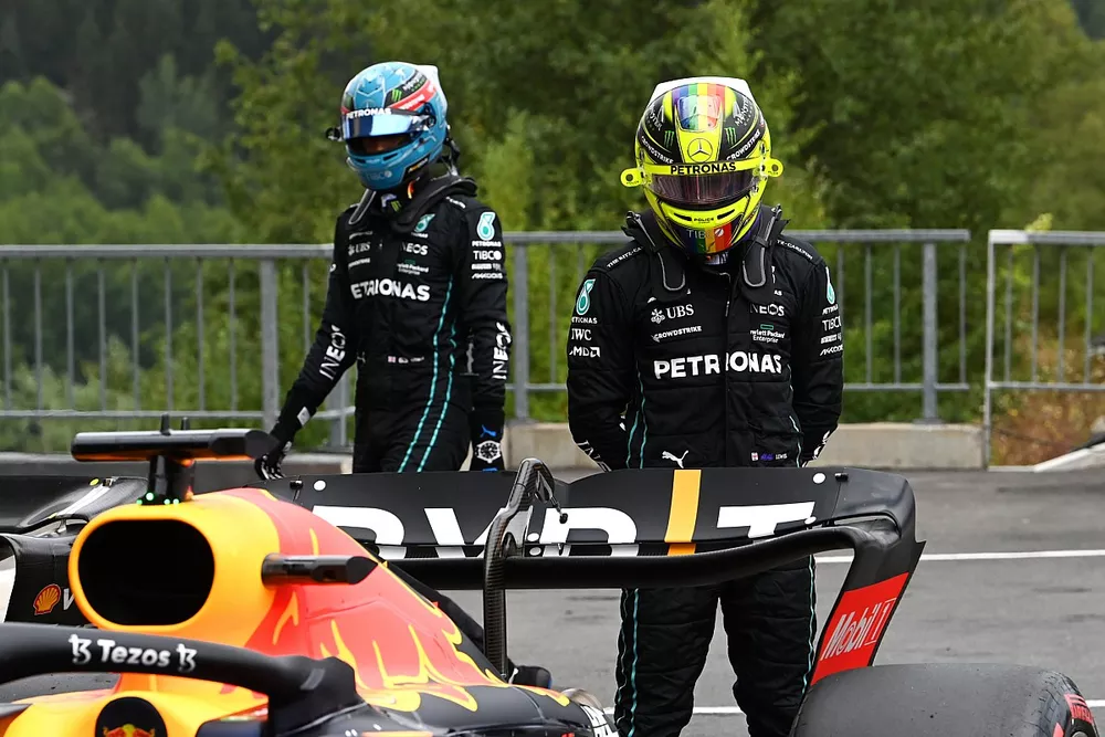 Lewis Hamilton, Mercedes-AMG, George Russell, Mercedes-AMG, in Parc Ferme