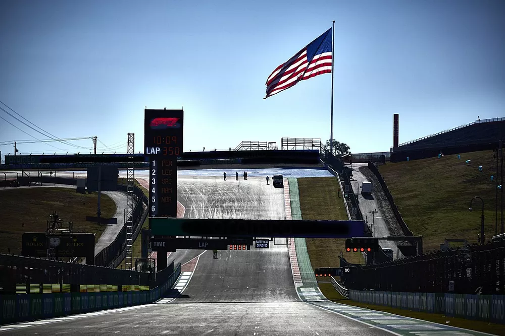 A view of the start-finish straight