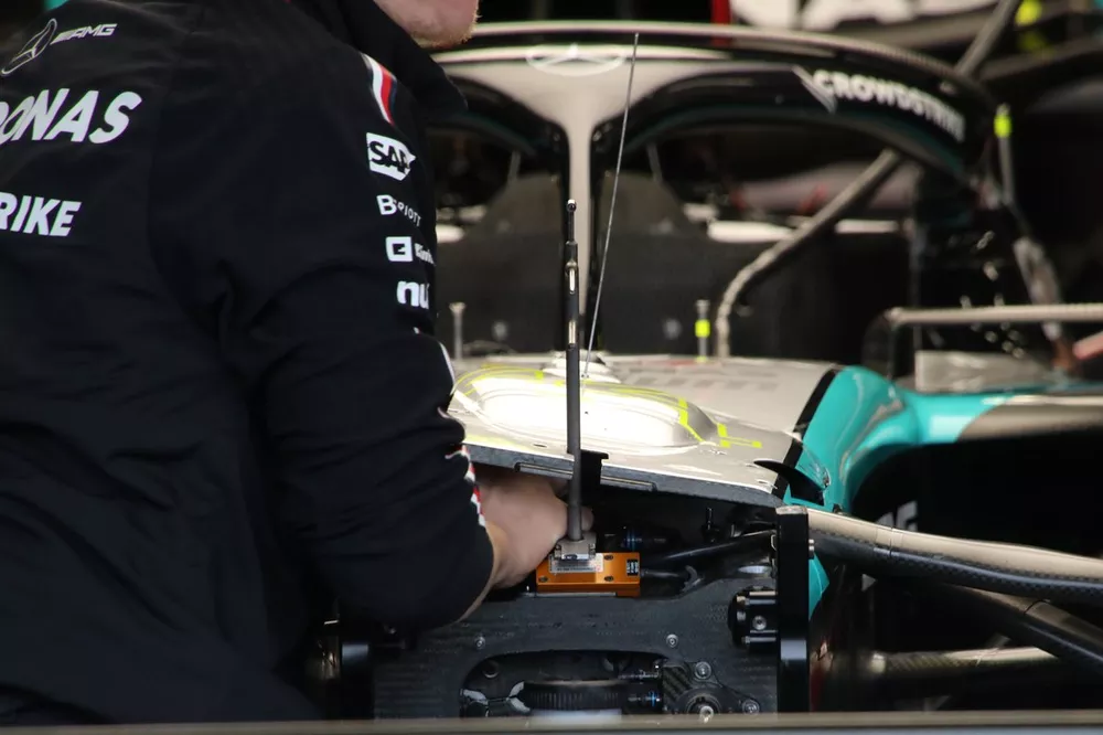 Mercedes W15 technical detail