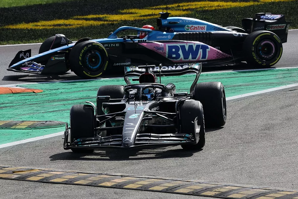 George Russell, Mercedes F1 W14, Esteban Ocon, Alpine A523
