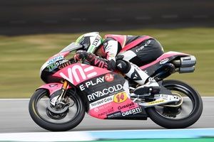 VÍDEO Moto2: Colisão assustadora nos boxes da Tailândia 'estraga' sessão de treinos