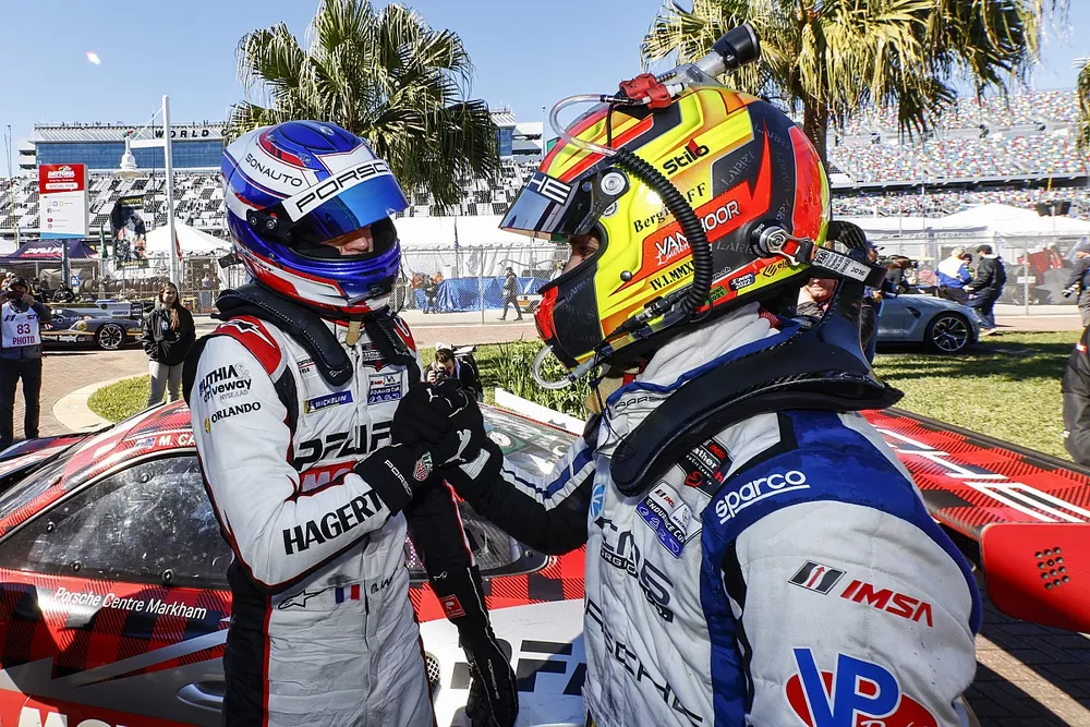 #9 Pfaff Motorsports Porsche 911 GT3R: Mathieu Jaminet, #2 KCMG Porsche 911 GT3R: Laurens Vanthoor