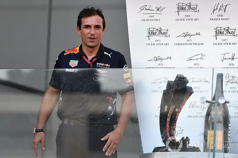 Pierre Wache, ingénieur Red Bull Racing sur le podium