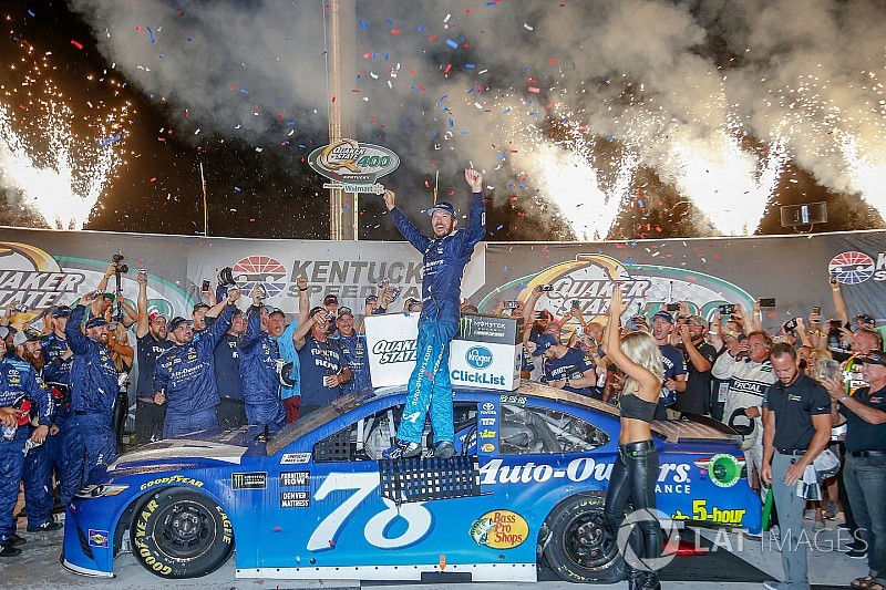 Martin Truex Jr. se lleva una inspirada victoria en el Kentucky Speedway