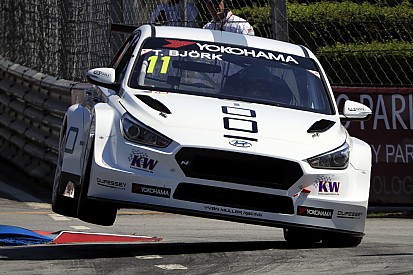 Björk nyerte a második időmérőt, Michelisz a második!