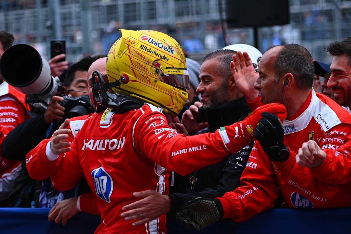 Ferrari descubre por fin al mejor Hamilton: "Es su primer fin de semana completo"