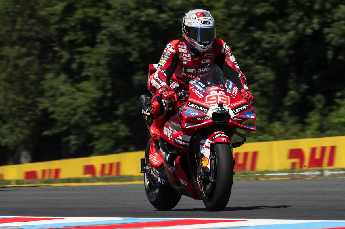 Marc Márquez cai, mas lidera TL1 do GP da República Tcheca; Moreira é o 19º