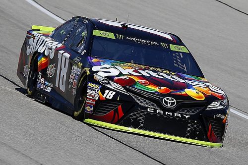 Kyle Busch con la pole en Chicago y Suárez en 13°
