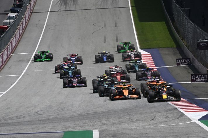 Max Verstappen, Red Bull Racing RB20, Lando Norris, McLaren MCL38, Oscar Piastri, McLaren MCL38