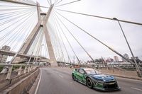 Felipe Massa pilota carro da Stock Car nas ruas de São Paulo