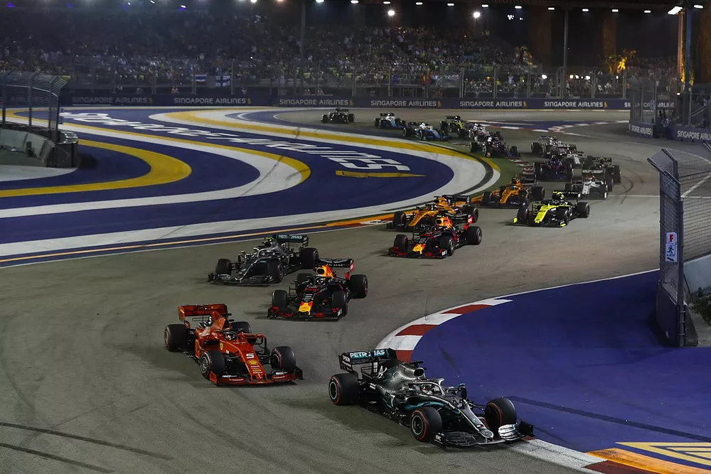 Lewis Hamilton, Mercedes AMG F1 W10, leads Sebastian Vettel, Ferrari SF90, Max Verstappen, Red Bull Racing RB15, Valtteri Bottas, Mercedes AMG W10, Alexander Albon, Red Bull Racing RB15, Carlos Sainz Jr., McLaren MCL34, and the remainder of the field at the start