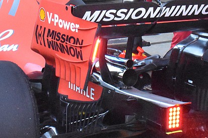 Friss technikai fotók a második F1-tesztről: taraj a Ferrari első fékborításán
