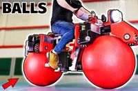 &iexcl;Esta moto tiene pelotas en lugar de ruedas!