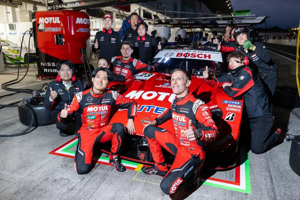 引退するロニー・クインタレッリを労い記念撮影
