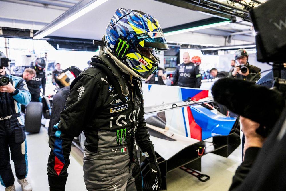 #20 BMW M Team WRT BMW M Hybrid V8: Valentino Rossi
