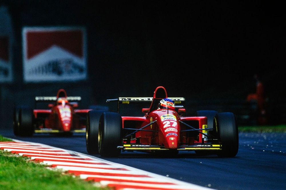 Jean Alesi, Ferrari 412 T2, devant Gerhard Berger, Ferrari 412 T2
