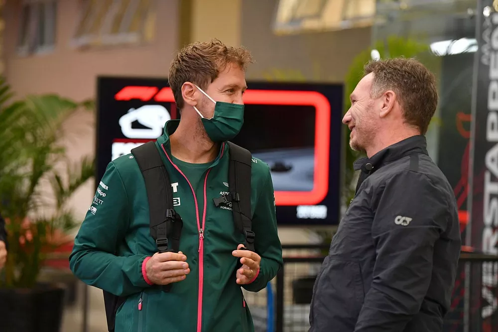 Sebastian Vettel, Aston Martin et Christian Horner, Team Principal, Red Bull Racing 