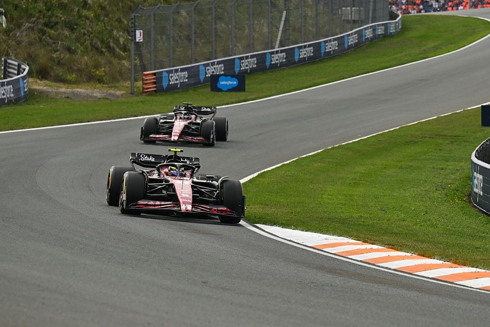 Zhou Guanyu, Alfa Romeo C43, Valtteri Bottas, Alfa Romeo C43