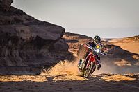 Problemas para Kevin Benavides en la sexta etapa