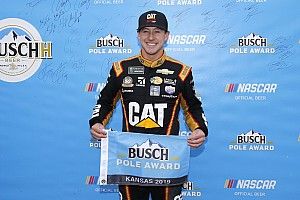 Daniel Hemric con la pole en Kansas y Su&aacute;rez top 10
