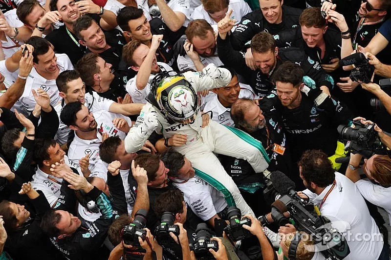 Race winner Lewis Hamilton, Mercedes AMG F1 celebrates in Parc Ferme at Formula One World Championship