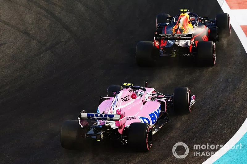 Esteban Ocon, Racing Point Force India VJM11 y Max Verstappen, Red Bull Racing RB14 