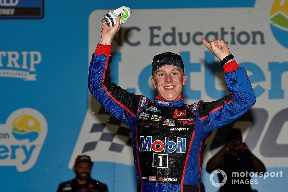 Race winner John Hunter Nemechek, Kyle Busch Motorsports, Toyota Tundra Mobil 1