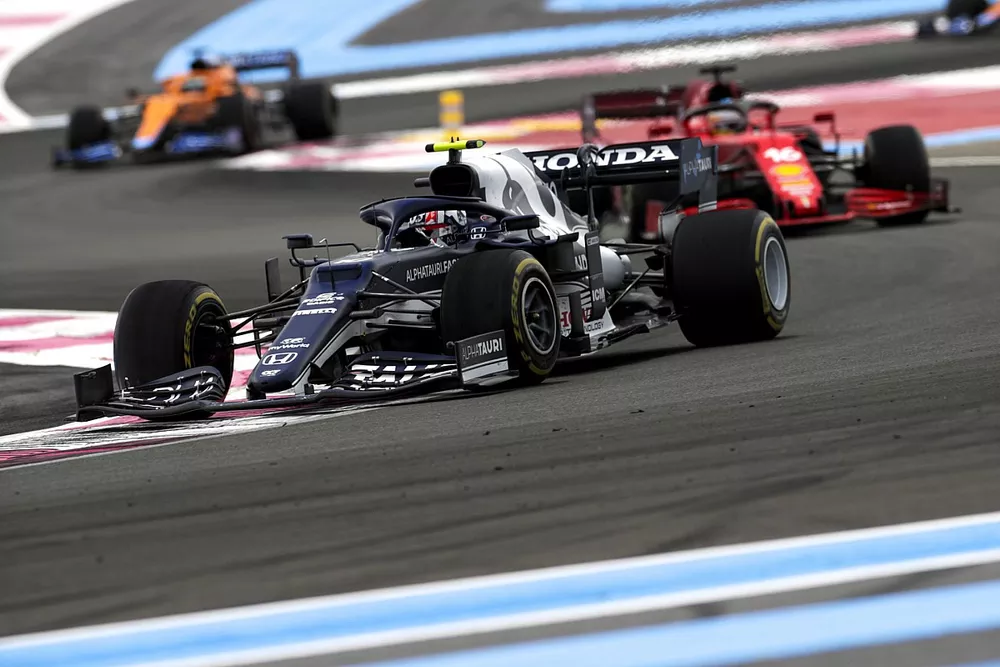 Pierre Gasly, AlphaTauri AT02, Charles Leclerc, Ferrari SF21