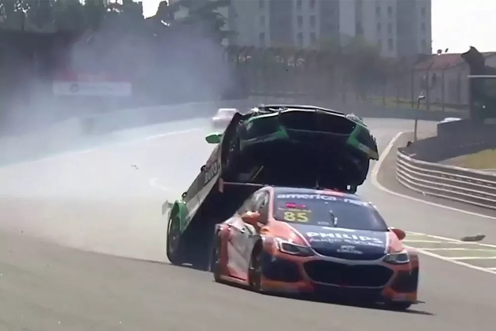 Acidente de Gaetano di Mauro em Interlagos