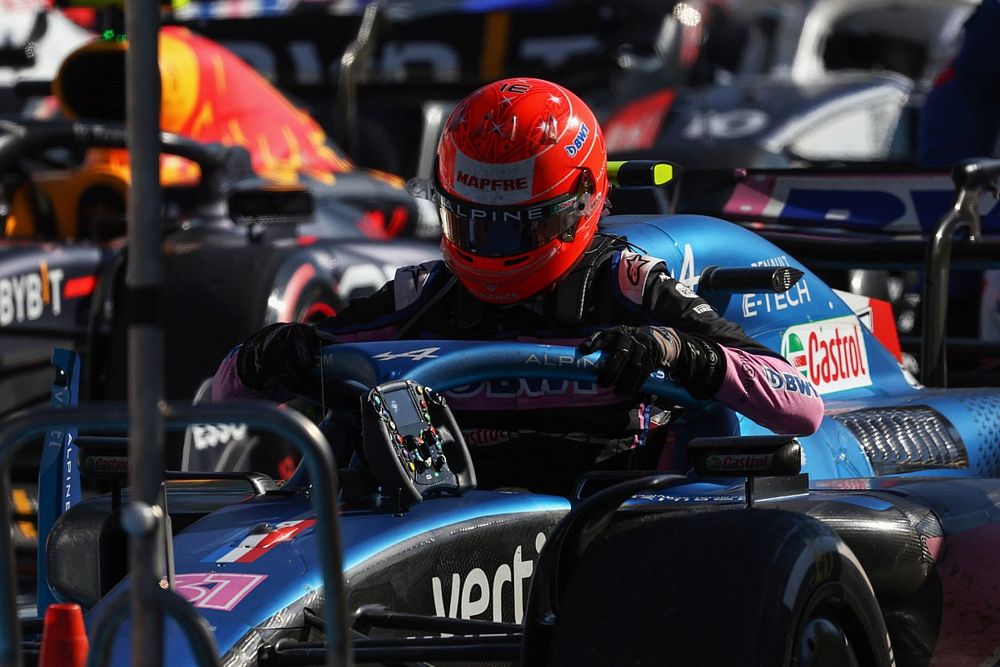 Esteban Ocon, del equipo Alpine F1, llega al Parc Ferme