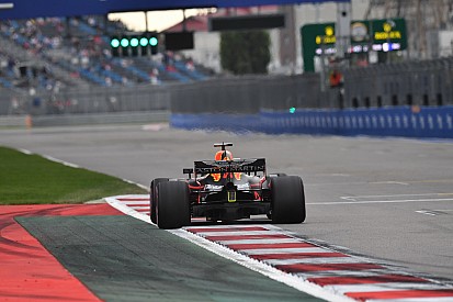 Ricciardo és Verstappen az ötödik-hatodik helyben reménykednek Szocsiban